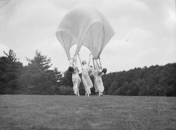 RECORD DATE NOT STATED Denishawn dancers, 1927 or 1928. Creator: Arnold Genthe. Copyright:xHeritagexArt HeritagexImagesx IMAGO ,2944401 ! ACHTUNG: AUFNAHMEDATUM GESCHÄTZT!  Copyright:HeritagexArt HeritagexImagesx IMAGO