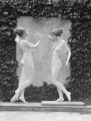 RECORD DATE NOT STATED Denishawn dancers, 1927 or 1928. Creator: Arnold Genthe. Copyright:xHeritagexArt HeritagexImagesx IMAGO ,2944407 ! ACHTUNG: AUFNAHMEDATUM GESCHÄTZT!  Copyright:HeritagexArt HeritagexImagesx IMAGO