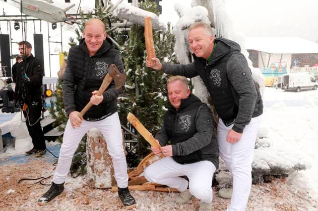Andreas Doppelhofer, Fritz Kristoferitsch, und Manfred Maier (Die Edlseer) bei der Aufzeichnung der TV-Show Wenn die Musi spielt - Winter Open Air 2023 auf der Bühne bei der Talstation der Kaiserburgbahn. Bad Kleinkirchheim, 21.01.2023