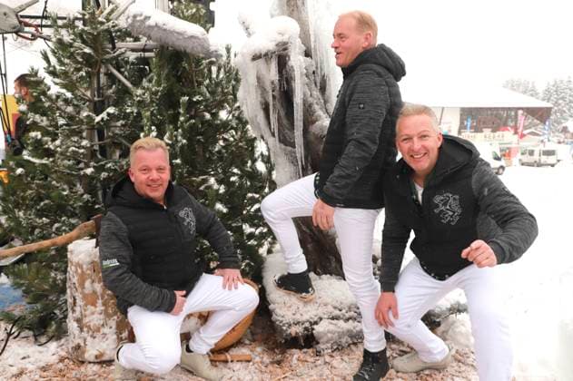 Andreas Doppelhofer, Fritz Kristoferitsch, und Manfred Maier (Die Edlseer) bei der Aufzeichnung der TV-Show Wenn die Musi spielt - Winter Open Air 2023 auf der Bühne bei der Talstation der Kaiserburgbahn. Bad Kleinkirchheim, 21.01.2023
