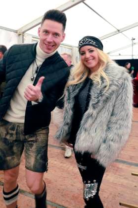 Albert Lampel (Die Draufgänger) und Misha Kovar bei der Aufzeichnung der TV-Show Wenn die Musi spielt - Winter Open Air 2023 auf der Bühne bei der Talstation der Kaiserburgbahn. Bad Kleinkirchheim, 21.01.2023