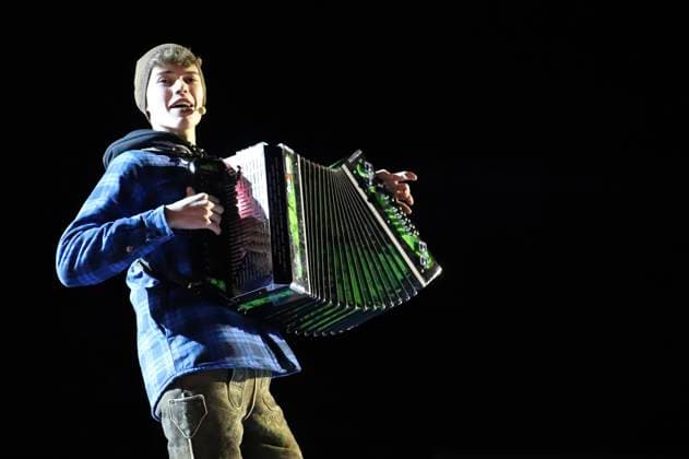 Luca Stangl bei der Aufzeichnung der TV-Show Wenn die Musi spielt - Winter Open Air 2023 auf der Bühne bei der Talstation der Kaiserburgbahn. Bad Kleinkirchheim, 21.01.2023