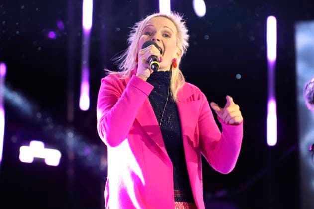 Christine Meissnitzer bei der Aufzeichnung der TV-Show Wenn die Musi spielt - Winter Open Air 2023 auf der Bühne bei der Talstation der Kaiserburgbahn. Bad Kleinkirchheim, 21.01.2023