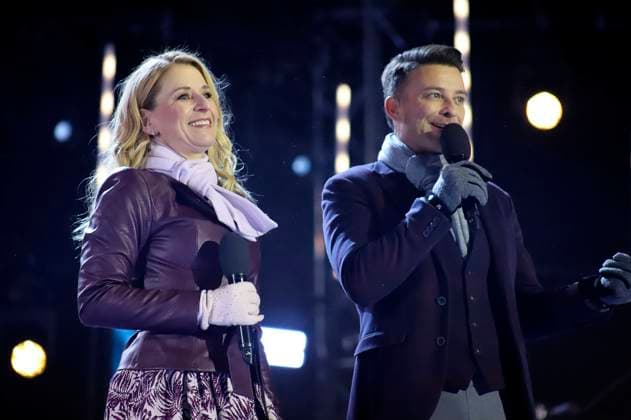 Stefanie Hertel und Marco Ventre bei der Aufzeichnung der TV-Show Wenn die Musi spielt - Winter Open Air 2023 auf der Bühne bei der Talstation der Kaiserburgbahn. Bad Kleinkirchheim, 21.01.2023