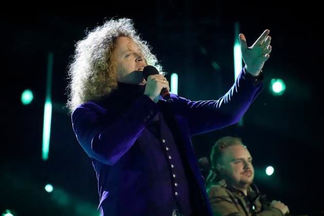 Die Lauser bei der Aufzeichnung der TV-Show Wenn die Musi spielt - Winter Open Air 2023 auf der Bühne bei der Talstation der Kaiserburgbahn. Bad Kleinkirchheim, 21.01.2023