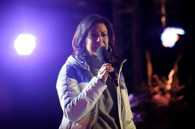 Ute Pichler bei der Aufzeichnung der TV-Show Wenn die Musi spielt - Winter Open Air 2023 auf der Bühne bei der Talstation der Kaiserburgbahn. Bad Kleinkirchheim, 21.01.2023