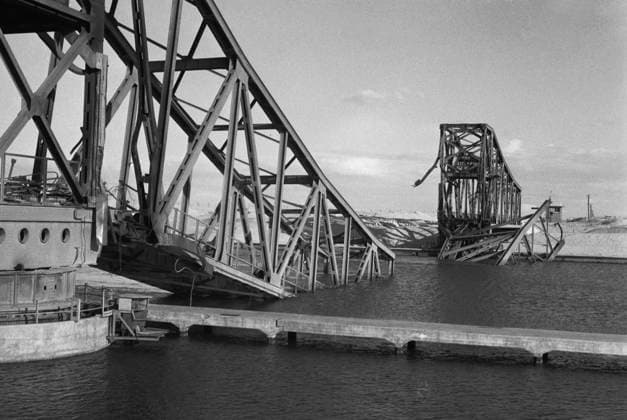 Ismailia, Egypt. December 19, 1956. A view of the El Ferdan Railway Bridge destroyed by Anglo-French Air Forces during the Suez Crisis. Pyotr Yegorov TASS  13774583