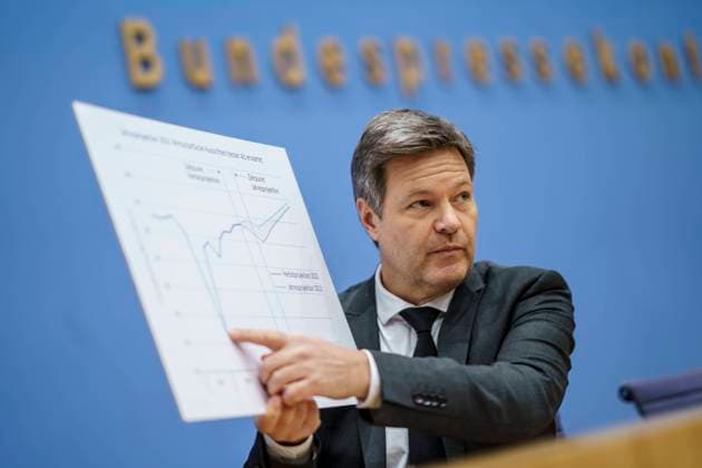 Bundespressekonferenz in Berlin - Vorstellung Jahreswirtschaftsbericht 2023 Robert Habeck, Bundesminister für Wirtschaft und Klimaschutz;Bundespressekonferenz in Berlin - Vorstellung Jahreswirtschaftsbericht 2023 - Robert Habeck, Bundesminister für Wirtschaft und Klimaschutz, Berlin Berlin Deutschland Haus der Bundespressekonferenz *** Federal Press Conference in Berlin Presentation Annual Economic Report 2023 Robert Habeck, Federal Minister for Economic Affairs and Climate Protection Federal Press Conference in Berlin Presentation Annual Economic Report 2023 Robert Habeck, Federal Minister for Economic Affairs and Climate Protection, Berlin Berlin Germany Haus der Bundespressekonferenz