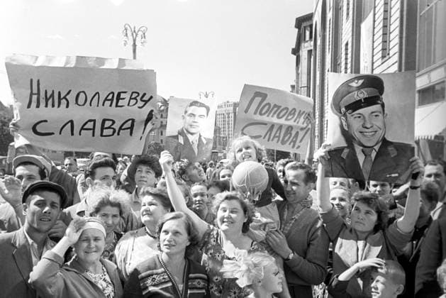 Moscow, USSR. August 15, 1962. Local people on Marx Prospekt attend a rally dedicated to the successful landing of Soviet cosmonauts Andriyan Nikolayev and Pavel Popovich (pictured on banners) on board of the Vostok-3 and Vostok-4 spacecrafts. Valentin Kunov, Valentin Sobolev TASS  11643429