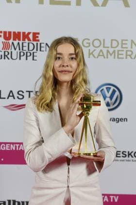 Klar (Funke Mediengruppe) *** NUR FÜR REDAKTIONELLE ZWECKE *** EDITORIAL USE ONLY ***<p>Berlin - Milena Tscharntke Verleihung der Goldenen Kamera 2019 im ehemaligen Flughafen Tempelhof.< p> Deutschland Germany Berlin Copyright: Klarx(FunkexMediengruppe) *** clear Funke Media Group *** ONLY FOR EDITORIAL PURPOSE *** EDITORIAL USE ONLY *** P Berlin Milena Tscharntke award Ceremony the Golden Camera 2019 at former Airport Tempelhof P Germany Germany Berlin Copyright clearx Funkex media group Copyright: Klarx(FunkexMediengruppe) doc74qzz470cjk1cfl70127d EDITORIAL USE ONLY