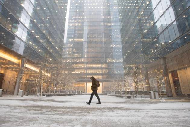 January 25, 2023, Toronto, ON, Canada: A pedestrian make their way through Toronto s downtown core as a winter storm starts to hit the city Wednesday, Jan. 25, 2023. Toronto Canada  - ZUMAc35_ 20230125_zaf_c35_079 Copyright: xGraemexRoyx