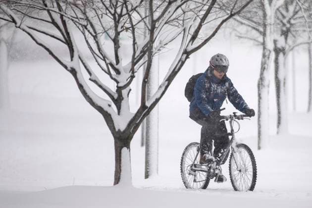 January 25, 2023, Hamilton, ON, Canada: A cyclist rides along a bike path in Hamilton, Ont., during a winter storm, Wednesday, January 25, 2023. Hamilton Canada  - ZUMAc35_ 20230125_zaf_c35_087 Copyright: xNickxIwanyshynx