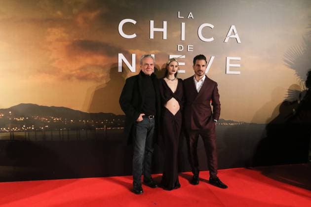 Bilder des Jahres 2023, Entertainment 01 Januar Entertainment Themen der Woche KW04 January 25, 2023: January 25, 2023 (Malaga)Malaga dresses up for the preview of La chica de nieve , by Netflix The author of the original novel, the Malaga-born Javier Castillo, has been wrapped up in the entire cast of the series and many friends in his homeland.Milena Smit con Jose coronado. Malaga Spain - ZUMAc161 20230125_zap_c161_019 Copyright: xLorenzoxCarnerox