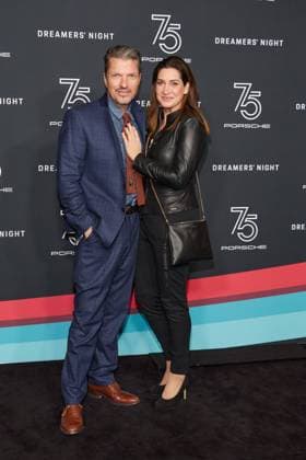 Bilder des Jahres 2023, Entertainment 01 Januar Entertainment Themen der Woche KW04 Hardy Krueger Jr. mit Ehefrau Alice - Gaesteankunft zur Porsche Dreamers Night im DRIVE Volkswagen Group Forum Berlin am 25.01.2023. Porsche Dreamers Night *** Hardy Krueger Jr with wife Alice guest arrival for Porsche Dreamers Night at DRIVE Volkswagen Group Forum Berlin on 25 01 2023 Porsche Dreamers Night