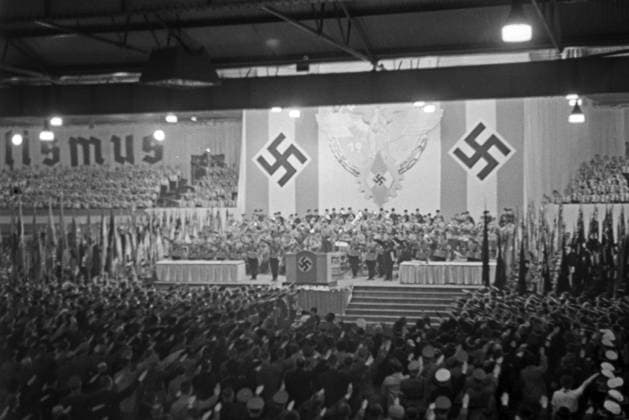 NSDAP Veranstaltung Parteiveranstaltung der NSDAP für den HJ Reichssieger 1936, Deutschland 1930er Jahre. Nazi party event for the Hitler youth Reichssieger competition 1936, Germany 1930s., Deutsches Reich Copyright: xUnitedxArchives M-VerlagxBerlin MVB_27003224