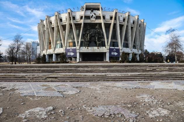 State circus Chisinau, Stadtleben in Chisinau Moldawien am 19.01.23. Seit der russischen Invasion Ende Februar 2022 fliehen täglich zahlreiche Menschen aus der Ukraine. Ein Großteil von ihnen verlässt das Land in Richtung Westen. Über 500.000 ukrainische Flüchtlinge suchen Zuflucht im benachbarten Moldawien. Leben in Moldawien Januar 2023 *** State circus Chisinau, city life in Chisinau Moldova on 19 01 23 Since the Russian invasion at the end of February 2022, large numbers of people have been fleeing Ukraine every day A large number of them are leaving the country for the West Over 500,000 Ukrainian refugees are seeking refuge in neighboring Moldova Life in Moldova January 2023