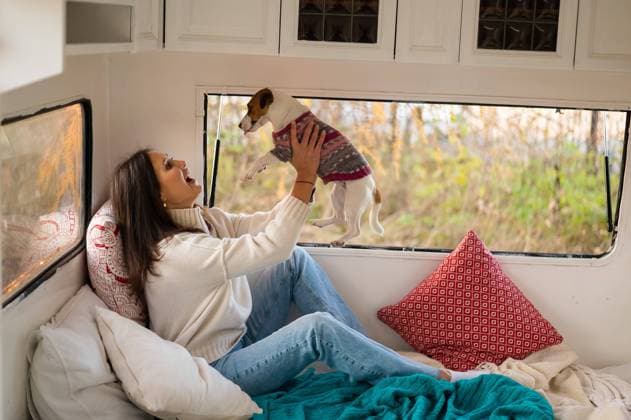 IMAGO Creative: Herbst, Touren mit dem Camper RECORD DATE NOT STATED Caucasian woman sitting in a van hugging with dog Jack Russell Terrier. Travel in a camper in the fall, model released, , 40205118.jpg, woman, camper, wagon, dog, autumn, hugging, jack russell terrier, travel, fall, caucasian, cosy, girl, enjoy, love, joyful, trailer, wheel, pet, pedigree, motorhome, smiling, animal, mammal, portrait, care, home, rest, affection, adventure, house, truck, mobile, owner, adorable, purebred, domestic, sweet, holiday, journey, inside, caravan, bus, automobile, destination, transport, trip, vehicle, together, recreation, parking