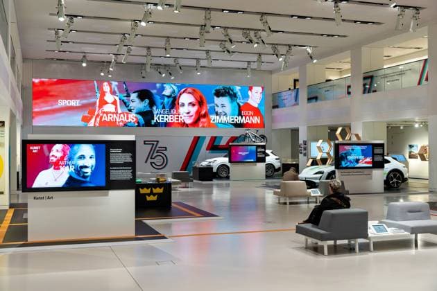 News Bilder des Tages 27.01.2023,Berlin,Deutschland, Drive - Volkswagen Group Forum Unter den Linden. Vom 27. Januar bis 30. Juni 2023 gibt die Konzernmarke Porsche Einblicke in ihre 75-jährige Geschichte und zeigt mit Driven by Dreams, wie aus Träumen mit Mut und Leidenschaft Realität wird.Porsche 914 6 - Baujahr 1970 *** 27 01 2023,Berlin,Germany, Drive Volkswagen Group Forum Unter den Linden From January 27 to June 30, 2023, the Porsche Group brand will provide insights into its 75-year history and show with Driven by Dreams how dreams become reality with courage and passion Porsche 914 6 Year of manufacture 1970