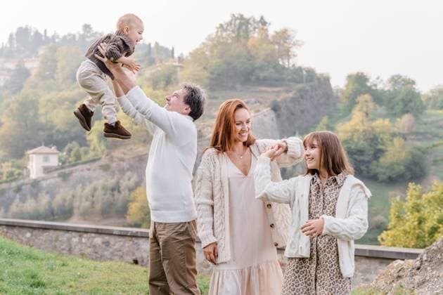 A family of four with a teenage girl and a toddler are having fu Bergamo, Lombardy, Italy CR_NEPM230120-1112309-01 ,model released, Symbolfoto