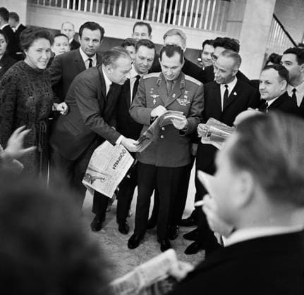 MÃ‘â€°Ã‘â€¹Ã‘ÂÃ‘â€°Ã‘Ãœ, USSR. April 4, 1966. Hero of the Soviet Union, Soviet cosmonaut Pavel Belyaev (C) and delegates of the 23rd Congress of the Communist Party of the Soviet Union in the Kremlin Palace of Congresses read a special edition of the Pravda newspaper about the launch of the Luna-10 automatic station. Viktor Budan TASS  17762031