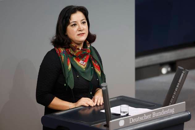 Gökay Akbulut in der 83. Sitzung des Deutschen Bundestages im Reichstagsgebäude. Berlin, 27.01.2023 *** Gökay Akbulut in the 83 session of the German Bundestag in the Reichstag building Berlin, 27 01 2023 Foto:xJ.xMWx xFuturexImage