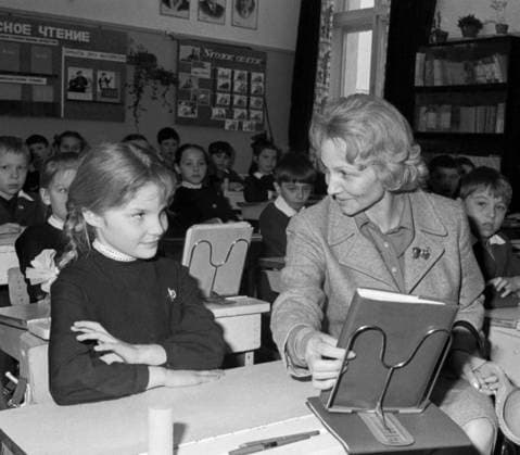 Moscow, USSR. Minister of Public Education of the German Democratic Republic Margot Honecker visits 2nd grade b of Moscow school No. 134. Viktor Velikzhanin TASS  17526888