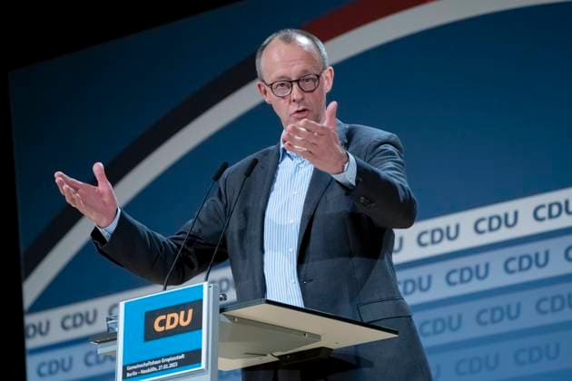 News Themen der Woche KW04 News Bilder des Tages Friedrich Merz, Parteivorsitzender CDU, besucht Neukölln und diskutiert mit Bürgerinnen und Bürgern -;Friedrich Merz, Parteivorsitzender CDU, besucht Neukölln und diskutiert mit Bürgerinnen und Bürgern -, Berlin Berlin Deutschland Gemeinschaftshaus Gropiusstadt *** Friedrich Merz, party leader CDU, visits Neukölln and discusses with citizens Friedrich Merz, party leader CDU, visits Neukölln and discusses with citizens , Berlin Berlin Germany Gemeinschaftshaus Gropiusstadt