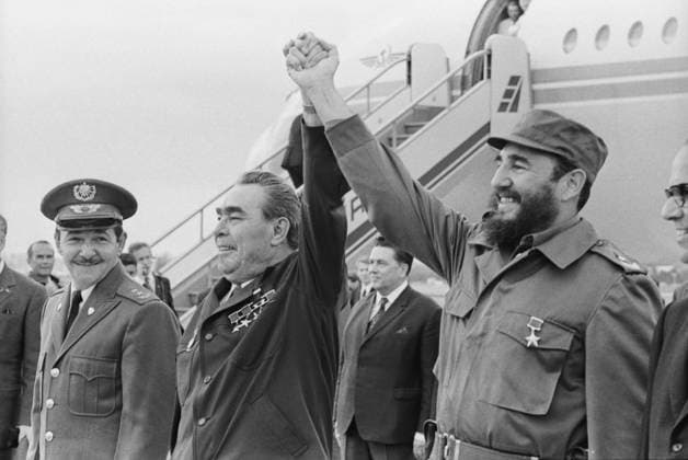Havana, Cuba. First Secretary of the Central Committee of the Communist Party of Cuba, Prime Minister of the Revolutionary Government of the Republic of Cuba Fidel Alejandro Castro Ruz, General Secretary of the Central Committee of the Communist Party of the Soviet Union Leonid Brezhnev and Second Secretary of the Communist Party of Cuba, Minister of the Cuban Revolutionary Armed Forces Raul Modesto Castro Ruz (R-L front) meet at Jose Marti International Airport. Vladimir Musaelyan, Valentin Sobolev TASS  32423175