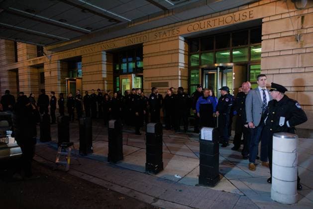 News Themen der Woche KW04 News Bilder des Tages Capitol Police Attend January 6 Sentencing U.S. Capitol Police officers line up outside of the E. Barrett Prettyman federal courthouse in Washington, D.C. on January 27, 2023 after the sentencing of Julian Khater to escort family members of fallen officers into vehicles. Khater sprayed Capitol Police officer Brian Sicknick with a chemical agent at the January 6, 2021 riots. Sicknick died a short time after due to natural causes exacerated by the attack. Washington, D.C. United States  Copyright: xBryanxOlinxDozierx originalFilename: dozier-capitolp230127_npbIZ.jpg