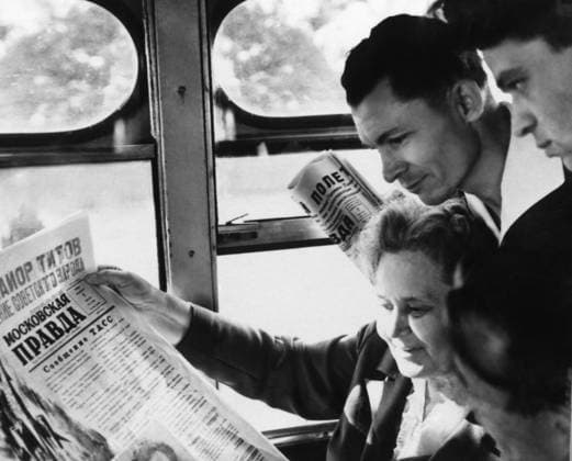Moscow, USSR. August 7, 1961. Local people learn from newspapers about Soviet cosmonaut Gherman Titov s successful space flight on Vostok-2 spacecraft. Alexander Konkov, Boris Trepetov TASS  4568477