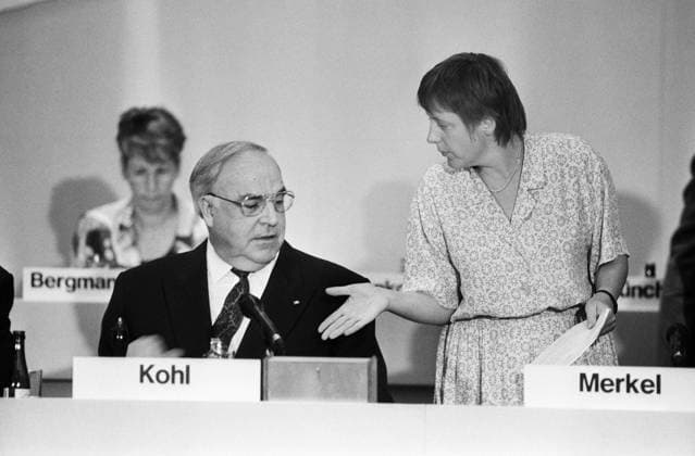 Deutschland, Bonn, 15.06.1992 Archiv.: 34-42-05 CDU-Parteiausschuß Foto: Helmut Kohl und Angela Merkel CDU-Parteiausschuß *** Germany, Bonn, 15 06 1992 archive 34 42 05 CDU party committee photo Helmut Kohl and Angela Merkel CDU party committee