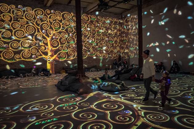 Entertainment Bilder des Tages Berlin Prenzlauer Berg; Gustav Klimt: Klimts Kuss - eine immersive Geschichte; Musikbrauerei - 29.01.2023. NUR REDAKTIONELLE NUTZUNG Berlin