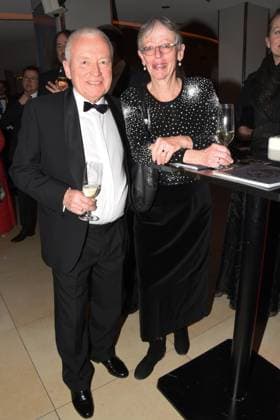 Ano Hartung EX Olympiachef mit Frau Muenchen 28.01.2023 Deutsches Theater Narrhalla Soiree Verleihung des Karl Valentinsorden Muenchen