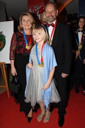 Angela Wiedl Saengerin Uwe Erhardt Saengeer Musiker Tochter Gina Maria Muenchen 28.01.2023 Deutsches Theater Narrhalla Soiree Verleihung des Karl Valentinsorden Muenchen