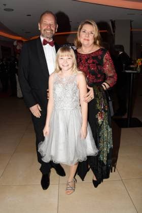 Uwe Erhardt Saenger Musiker Angela Wiedl Saengerin Tochter Gina Maria Muenchen 28.01.2023 Deutsches Theater Narrhalla Soiree Verleihung des Karl Valentinsorden Muenchen