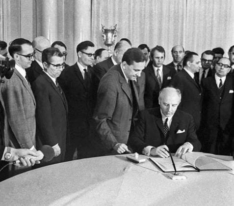 Moscow, USSR. August 7, 1970. Vice-Chancellor, Foreign Minister of the Federal Republic of Germany Walter Scheel (R, foreground) initials the text of the Agreement between the FRG and the USSR on the recognition of European territorial and political realities after World War II. Alexey Stuzhin TASS  467182