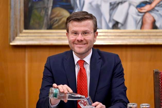Nürnbergs Oberbürgermeister Marcus König (CSU) bei der Vorstellung des Preisträgers für den Nürnberger Menschenrechtspreis 2023. Der Internationale Nürnberger Menschenrechtspreis 2023 geht an Malcolm Bidali aus Kenia für seinen Einsatz gegen die Ausbeutung von Arbeitsmigranten. Nürnberg, 30.01.2023 Bayern Deutschland Copyright: xDwixAnoraganingrumx