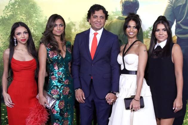 Entertainment Themen der Woche KW05 Entertainment Bilder des Tages NEW YORK, NY - JANUARY 30: M. Night Shyamalan and Bhavna Vaswan at the NY premiere of Knock At The Cabin at Jazz at Lincoln CenterÕs Frederick P. Rose Hall in New York City on January 30, 2023. Copyright: xRWx