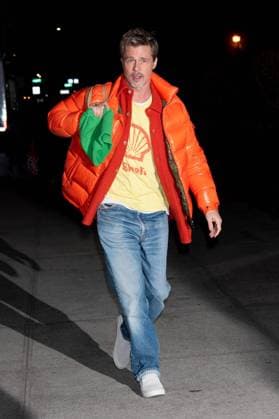 Bilder des Jahres 2023, Entertainment 01 Januar Entertainment Themen der Woche KW05 Brad Pitt Walks To Trailer On Film Set In NYC Chinatown, NY. Featuring: Brad Pitt Where: New York, New York, United States When: 30 Jan 2023 Credit: Janet Mayer startraksphoto.com Cover Images Copyright: xx 52394807 EDITORIAL USE ONLY. NOT FOR USE BY NEWSPAPERS BASED IN THE UK.