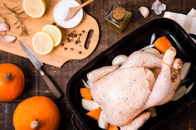 top view chicken pan with lemon slices thanksgiving top view chicken pan with lemon slices thanksgiving Copyright: xZoonar.com OleksandrxLatkunx 18611428