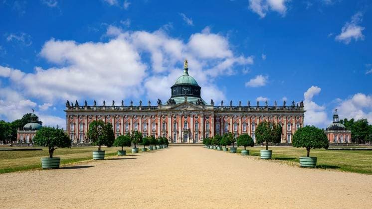  A view of Sanssouci Palace in Potsdam, A view of Sanssouci Palace in Potsdam with its beautiful park, A view of Sanssouci Palace in Potsdam with its beautiful park, 09.01.2023, Copyright: xAndreas-Voelkelx Panthermedia33449453.jpg
