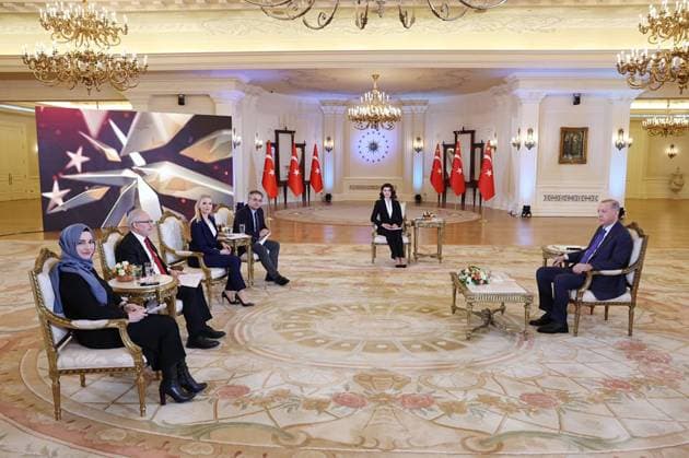 News Themen der Woche KW05 News Bilder des Tages Turkish President Recep Tayyip Erdogan speaks during a joint live broadcast by TRT in Ankara Turkish President Recep Tayyip Erdogan speaks during a joint live broadcast by TRT in Ankara, Turkiye on February 01, 2023. Photo by Turkish presidency apaimages Istanbul Istanbul Turkey 020223_ANKARA_TPO_00 Copyright: xapaimagesxTurkishxpresidencyx xapaimagesx