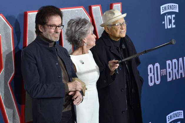George Chakiris, Rita Moreno und Norman Lear bei der Premiere des Kinofilms 80 for Brady im Regency Village Theatre. Los Angeles, 31.01.2023 *** George Chakiris, Rita Moreno and Norman Lear at the premiere of the motion picture 80 for Brady at the Regency Village Theatre Los Angeles, 31 01 2023. Foto:xD.xStarbuckx xFuturexImage
