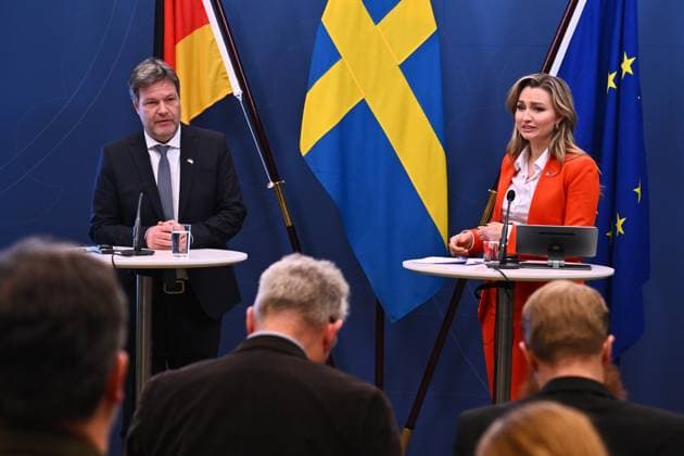 News Themen der Woche KW05 News Bilder des Tages STOCKHOLM 20220202 Energi- och näringsminister Ebba Busch (th) haller en pressträff tillsammans med Tysklands vice förbundskansler och närings- och klimatminister Robert Habeck. STOCKHOLM SVERIGE x10090x *** STOCKHOLM 20220202 Minister of Energy and Industry Ebba Busch th holds a press conference together with Germanys Vice Chancellor and Minister of Industry and Climate Robert Habeck STOCKHOLM SWEDEN x10090x,  Copyright: xClaudioxBresciani TTx BUSCH OCH HABECK PK TTABB0000000000157045