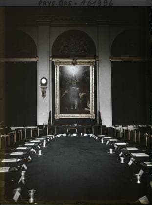 RECORD DATE NOT STATED The Hague, the Netherlands , 1929 - Netherlands - StÃ phane Passet - (August 17-31) (French - ï»¿La Haye , Pays-Bas). Assembly , Council, interior view, public civil architecture, diplomacy, administration, peace, repairs, palaces , castle, Political life, housing , architecture, international relations, society, First World War, Holland, The Hague, meeting room of the States General Copyright: xpiemagsx AKahnlpie020223-17817 !ACHTUNG AUFNAHMEDATUM GESCHÄTZT!