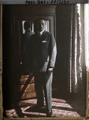 RECORD DATE NOT STATED The Hague, the Netherlands member of the German delegation to the Peace Conference (Private Secretary of M Stresemann) , 1929 - Netherlands - StÃ phane Passet - (August 17-31) (French - ï»¿La Haye , Pays-Bas Membre de la dÃ lÃ gation allemande Ã la confÃ rence de la Paix ( secrÃ taire particulier de M Stresemann )). Political figure, portrait, diplomacy, peace, repairs, man, Personality, human beings, international relations, First World War Copyright: xpiemagsx AKahnlpie020223-17834 !ACHTUNG AUFNAHMEDATUM GESCHÄTZT!