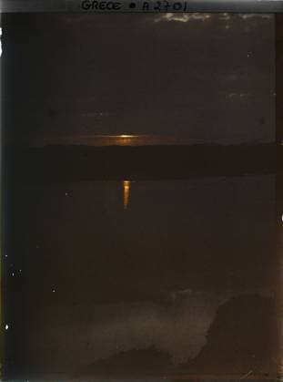 RECORD DATE NOT STATED Kanoni, Greece sunset in Kanoni , 1913 - Balkans, Italy - Jean Brunhes and Auguste LÃ on - (September - October 23) (French - ï»¿Kanoni , Grece Coucher de soleil Ã Kanoni). Landscape, sea , ocean, night , darkness, sunsets, Nature , Environment, Greece, Corfu, Canoni sunset Copyright: xpiemagsx AKahnlpie020223-3517 !ACHTUNG AUFNAHMEDATUM GESCHÄTZT!