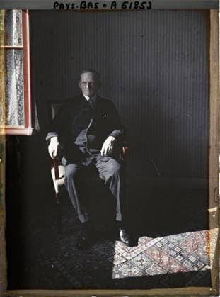 RECORD DATE NOT STATED The Hague, Netherlands Mr. Snowden, Chancellor of the Echiquier, member of the English delegation at the Peace Conference , 1929 - Netherlands - StÃ phane Passet - (August 17-31) (French - ï»¿La Haye , Pays-Bas Monsieur Snowden , Chancelier de l Echiquier , membre de la dÃ lÃ gation Anglaise Ã la confÃ rence de la Paix). Political figure, inner view, portrait, diplomacy, peace, repairs, man, Personality, Habitat , Architecture, Human Starries, International Relations, First World War, Hollande, The Hague, Mr Snowden, Chancellor of the Echiquier, English delegation Copyright: xpiemagsx AKahnlpie020223-17687 !ACHTUNG AUFNAHMEDATUM GESCHÄTZT!