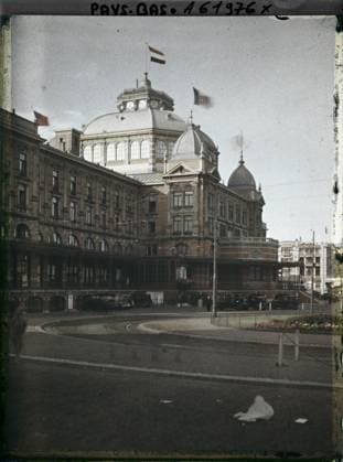 RECORD DATE NOT STATED Schevengue, The Hague, Netherlands Le Kurhaus on the side of the Grande Place , 1929 - Netherlands - StÃ phane Passet - (August 17-31) (French - ï»¿Scheveningue , La Haye , Pays-Bas Le Kurhaus du cÃ tÃ de la Grande Place). Commercial architecture, street , neighborhood, place, dome , dome, catering , hotel industry, Habitat , architecture, economic activity, Hollande, Scheveningue, Le Kurhaus Copyright: xpiemagsx AKahnlpie020223-17774 !ACHTUNG AUFNAHMEDATUM GESCHÄTZT!