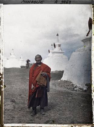 RECORD DATE NOT STATED Ourga, Mongolia a lama near the alignment of stupa in the Gandan district to the west and north , 1913 - Mongolia - StÃ phane Passet - (July 6-25) (French - ï»¿Ourga , Mongolie Un lama pres de l alignement de stupa du quartier de Gandan Ã l™ouest et au nord). Buddhism, costume, Tibetan rite Buddhism, funeral architecture, exists in high definition, awning, religious architecture, man, Religion, clothing, housing , architecture, HD, human beings, Ourga, a blade Copyright: xpiemagsx AKahnlpie020223-1575 !ACHTUNG AUFNAHMEDATUM GESCHÄTZT!